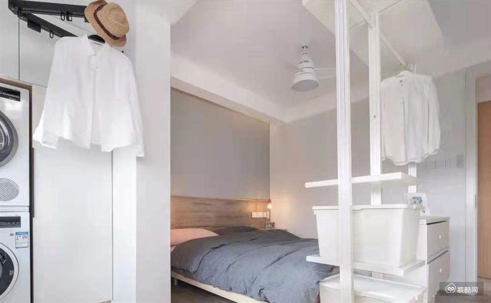 卧室设计非常的简洁干净，回归睡觉最根本的需求。