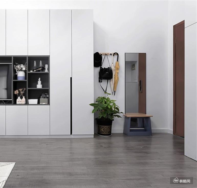 电视柜遵循“藏八露二”的设计原则，黑白时尚，线条利落，四周是简洁的白色柜体，中间是外露的电视和展示区。
