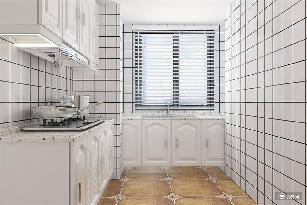 纯白的厨房空间，白色小方砖的使用，让空间更加清新。餐厨一体设计，小吧台可当做早餐台或者互通区使用，增加厨房的使用面积。