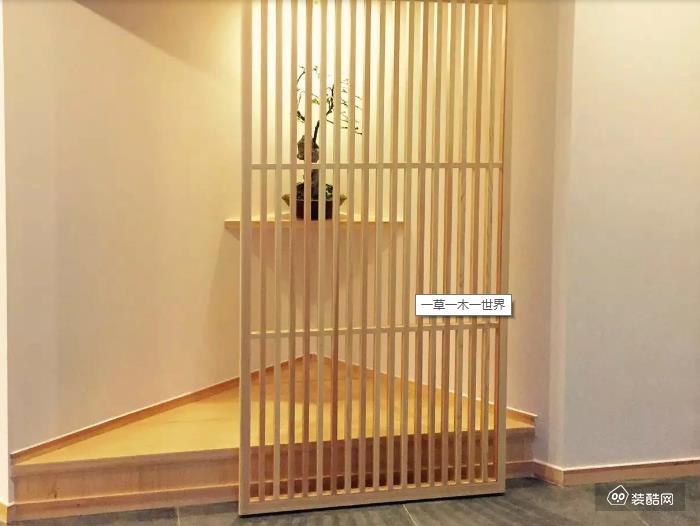 日式推拉格栅:日式设计风格直接受日本和式建筑影响，讲究空间的流动与分隔，流动则为一室，分隔则分几个功能空间，空间中总能让人静静地思考，禅意无穷。